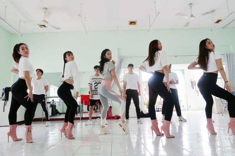 dong-nhi-tro-thanh-dai-dien-viet-nam-duy-nhat-tham-du-asean-japan-music-festival-2018-tai-nhat-ban