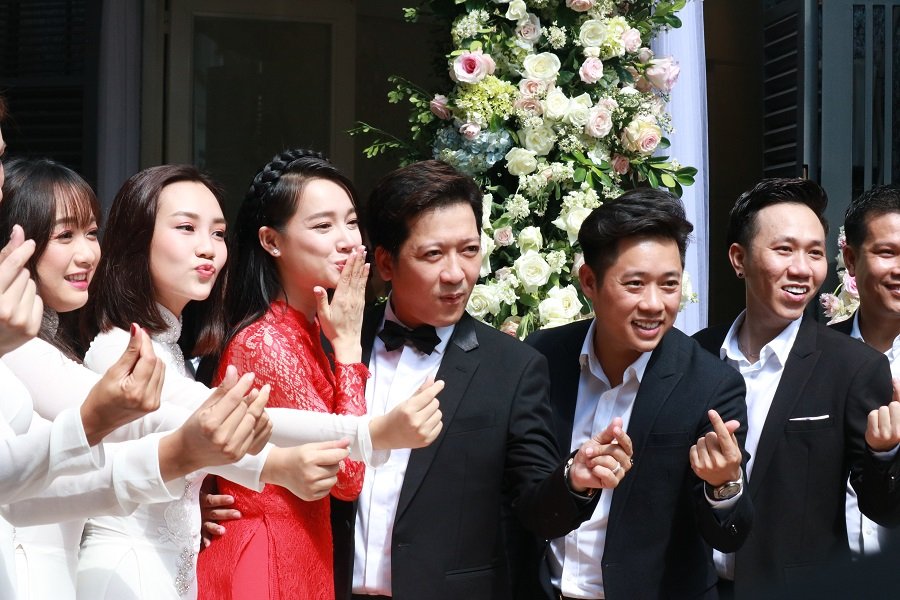 sau-lan-khue-dam-hoi-truong-giang-nha-phuong-cung-co-dan-phu-dau-phu-re-toan-trai-xinh-gai-dep-gay-chu-y