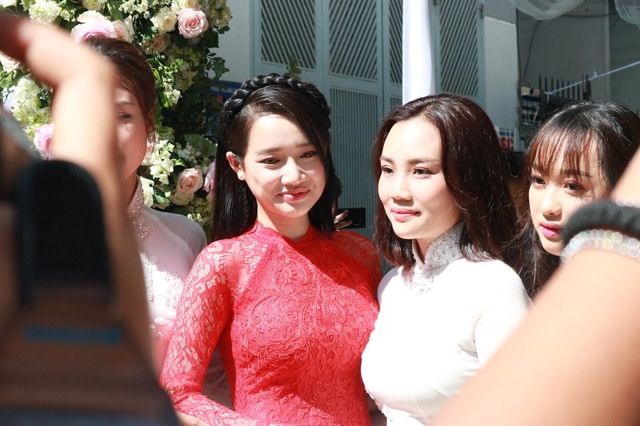 sau-lan-khue-dam-hoi-truong-giang-nha-phuong-cung-co-dan-phu-dau-phu-re-toan-trai-xinh-gai-dep-gay-chu-y