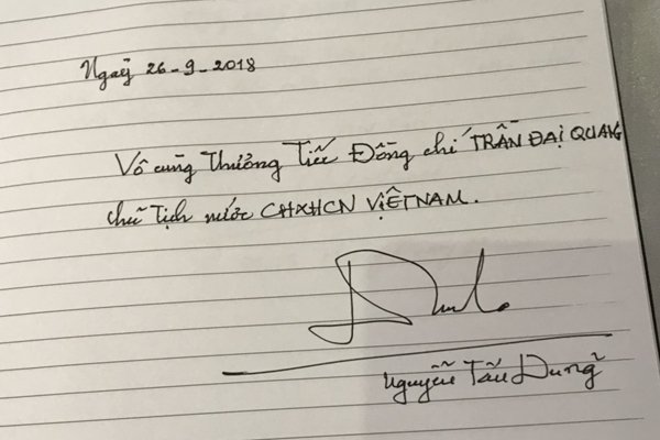 nhung-dong-so-tang-dang-nho-trong-le-vieng-chu-tich-nuoc-tran-dai-quang