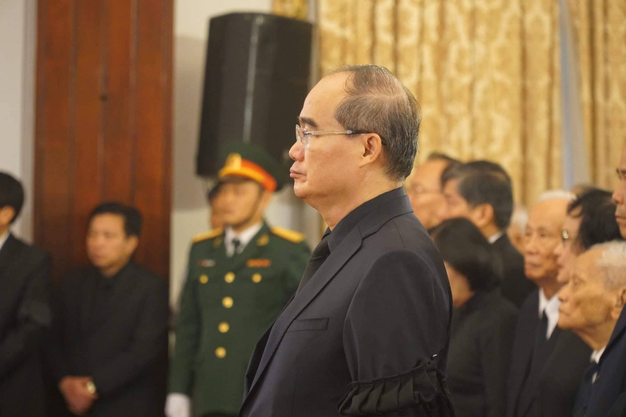 nhung-dong-so-tang-dang-nho-trong-le-vieng-chu-tich-nuoc-tran-dai-quang