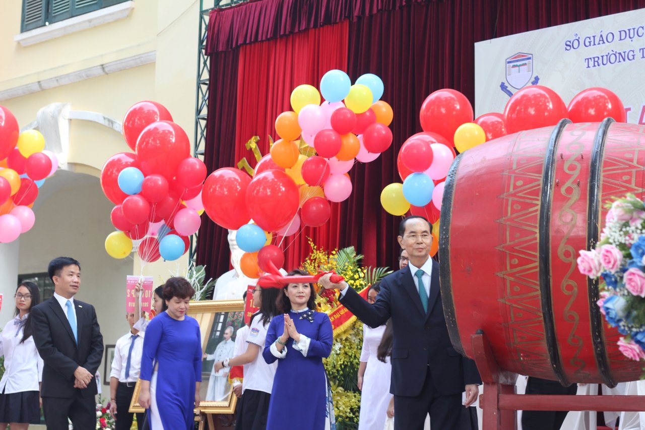 thay-tro-truong-chu-van-an-xuc-dong-tuong-niem-co-chu-tich-nuoc-tran-dai-quang