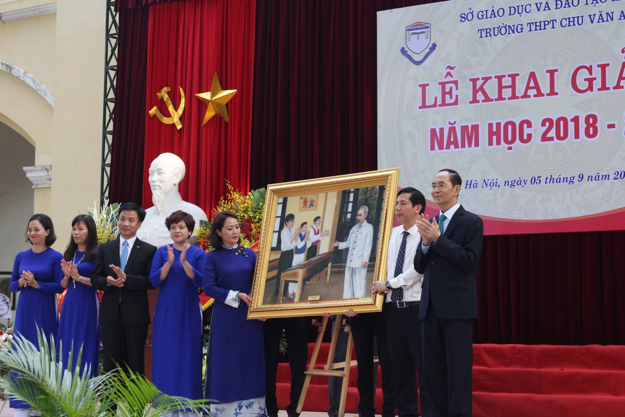 thay-tro-truong-chu-van-an-xuc-dong-tuong-niem-co-chu-tich-nuoc-tran-dai-quang