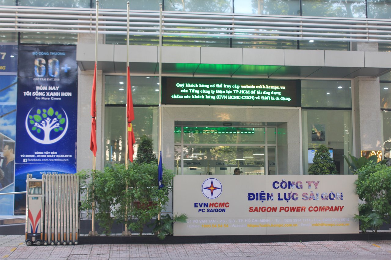 tphcm-ca-thanh-pho-treo-co-ru-vinh-biet-chu-tich-nuoc-tran-dai-quang