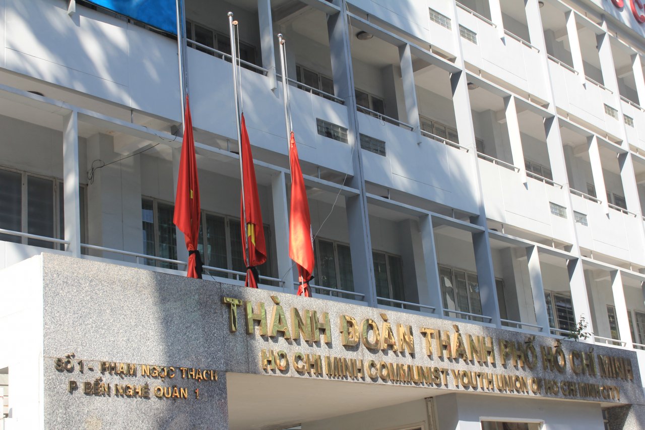 tphcm-ca-thanh-pho-treo-co-ru-vinh-biet-chu-tich-nuoc-tran-dai-quang