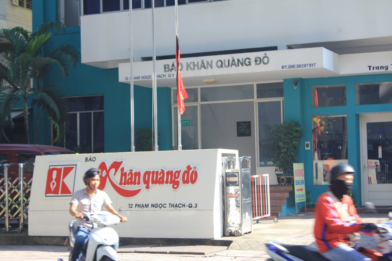 tphcm-ca-thanh-pho-treo-co-ru-vinh-biet-chu-tich-nuoc-tran-dai-quang