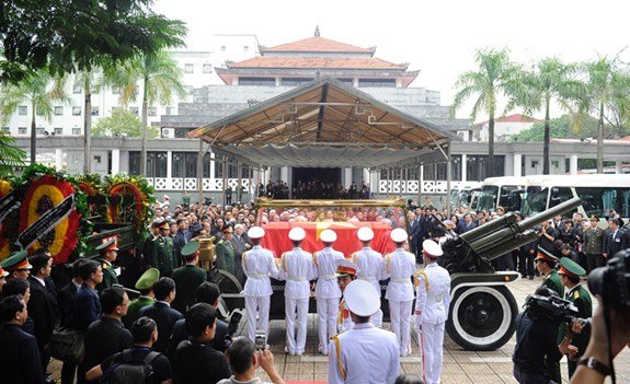 toan-canh-le-truy-dieu-di-quan-va-dua-tien-chu-tich-nuoc-tran-dai-quang