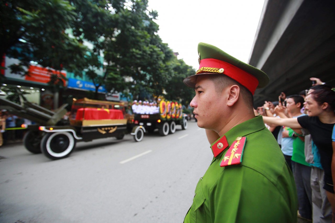 xe-tang-dua-linh-cuu-chu-tich-nuoc-tran-dai-quang-tro-ve-que-nha