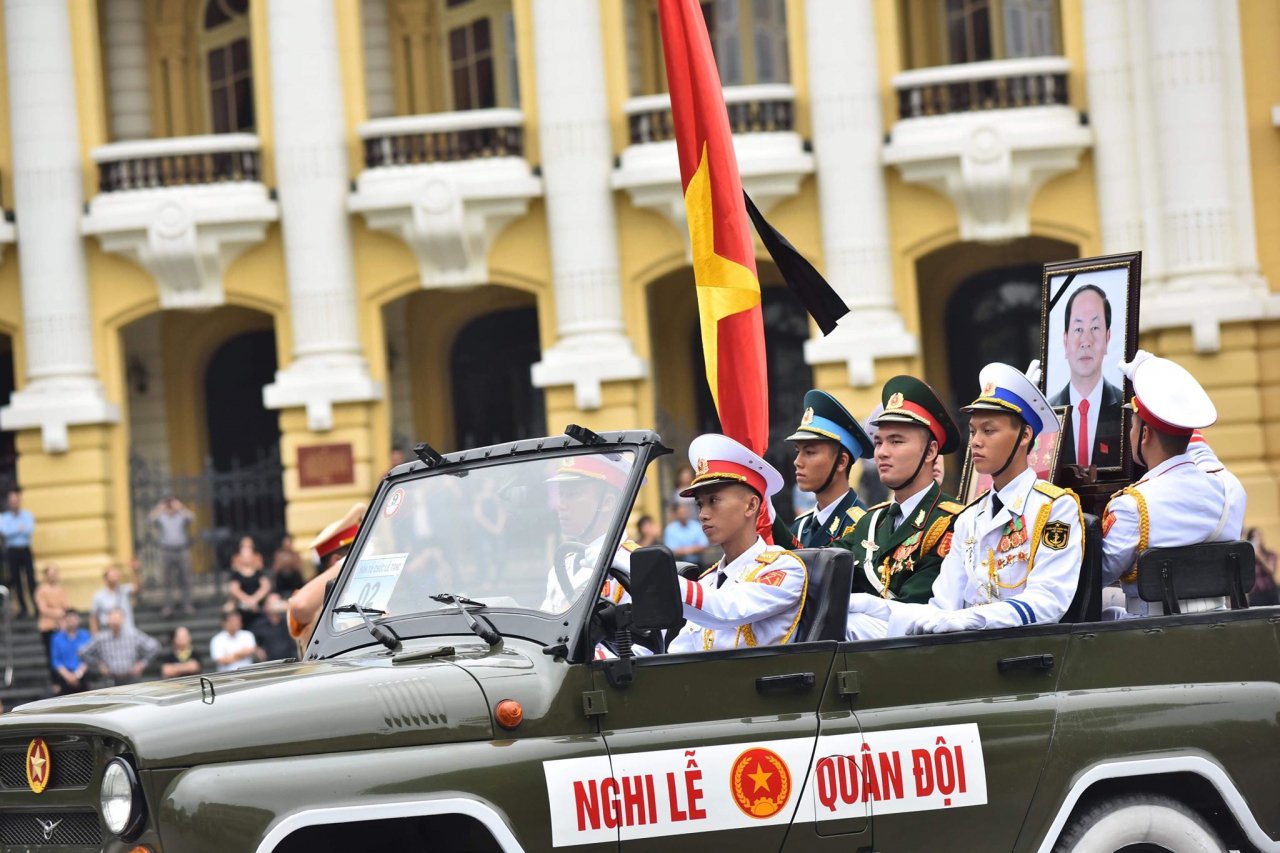 xe-tang-dua-linh-cuu-chu-tich-nuoc-tran-dai-quang-tro-ve-que-nha