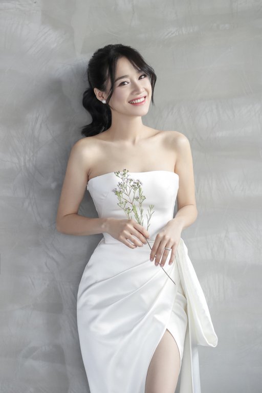 chiem-nguong-lai-4-bo-vay-da-giup-nha-phuong-dep-quen-loi-ve-khi-sanh-doi-ben-truong-giang-trong-dam-cuoi-co-tich