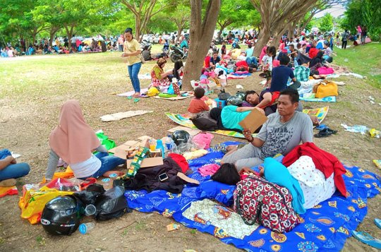 Động đất, sóng thần ở Indonesia: Nhân viên không lưu hy sinh để đưa máy bay cất cánh an toàn