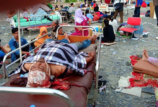 Động đất, sóng thần ở Indonesia: Nhân viên không lưu hy sinh để đưa máy bay cất cánh an toàn