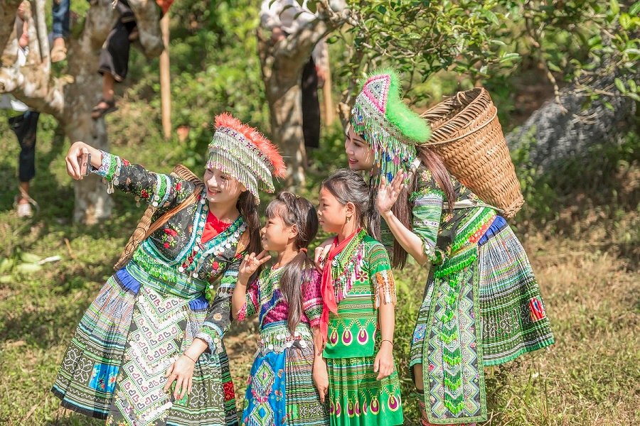 a-hau-lien-phuong-thich-thu-trai-nghiem-van-hoa-ban-dia-dac-sac-vung-tay-bac