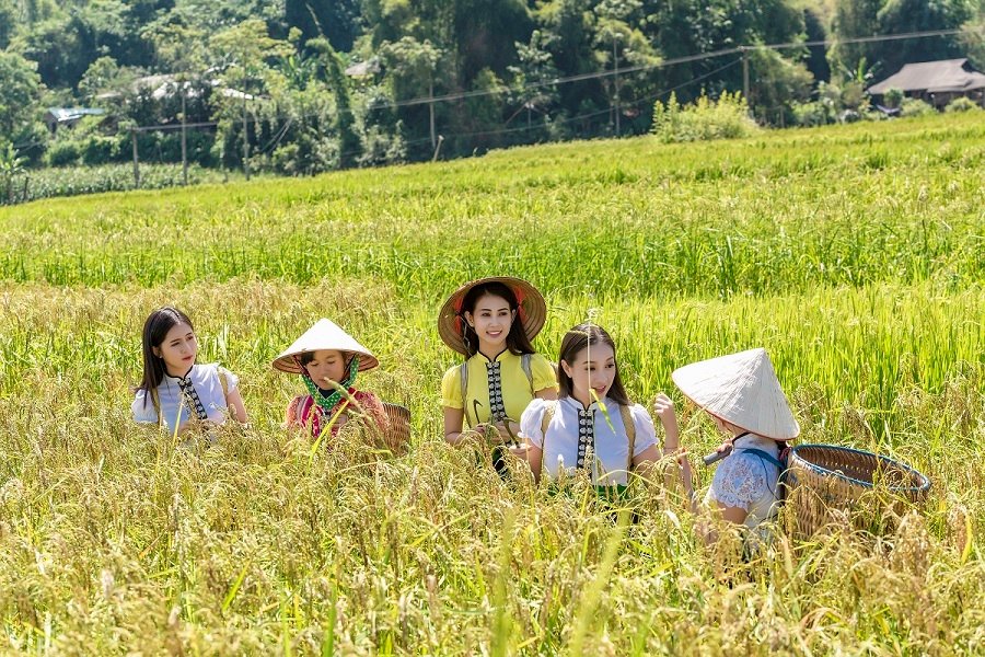 a-hau-lien-phuong-thich-thu-trai-nghiem-van-hoa-ban-dia-dac-sac-vung-tay-bac