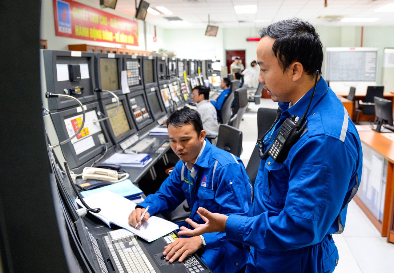 toan-canh-nha-may-loc-dau-3-ty-usd