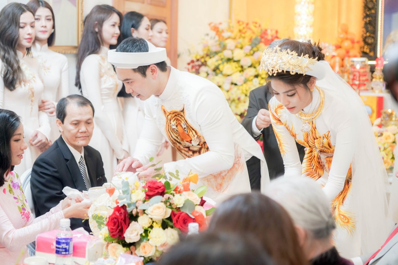 truoc-ngay-cuoi-chinh-thuc-doanh-nhan-tuan-john-khoe-anh-tinh-be-binh-voi-lan-khue-tai-paris