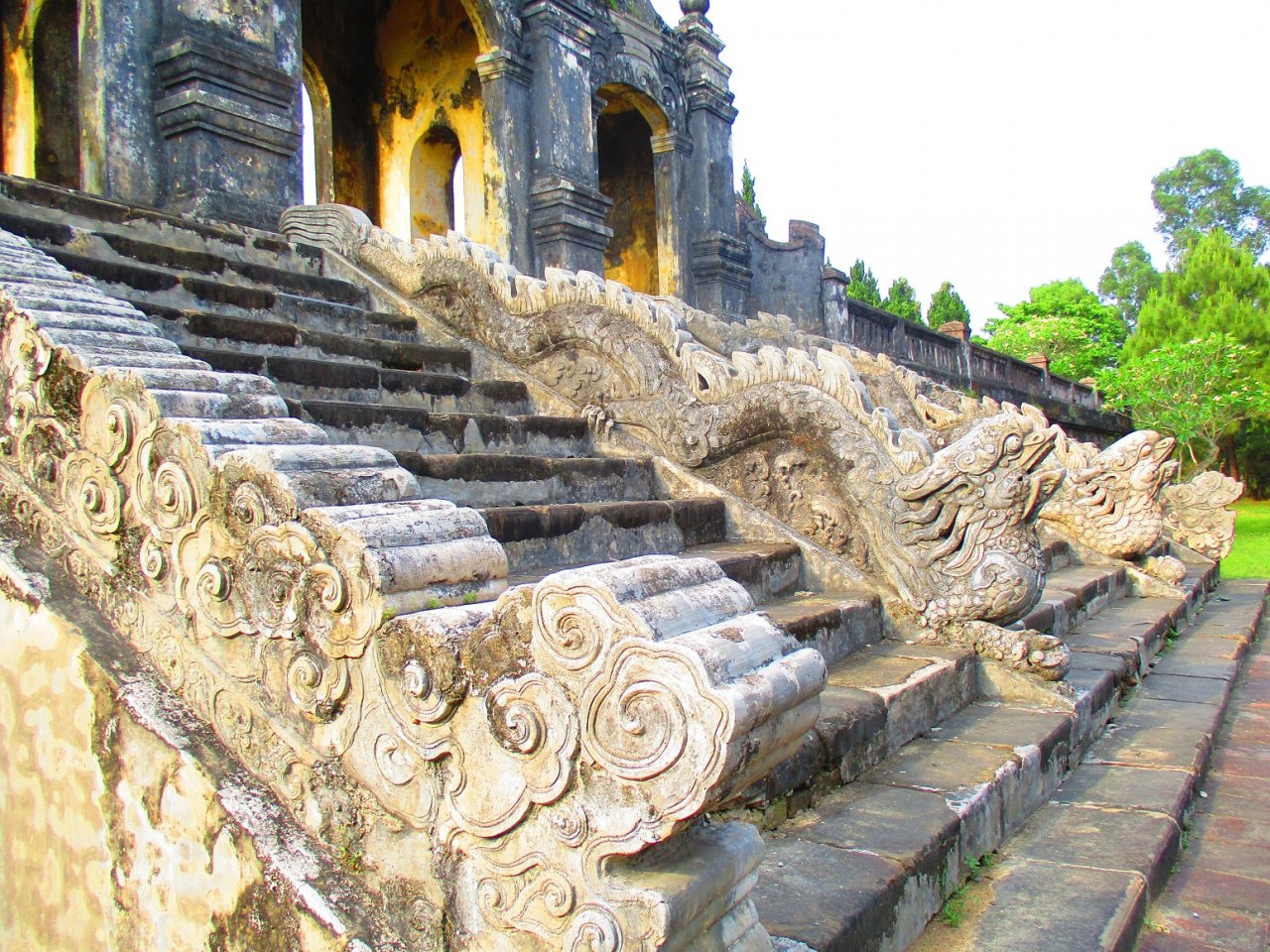 uy-nghi-van-mieu-ben-dong-huong-giang