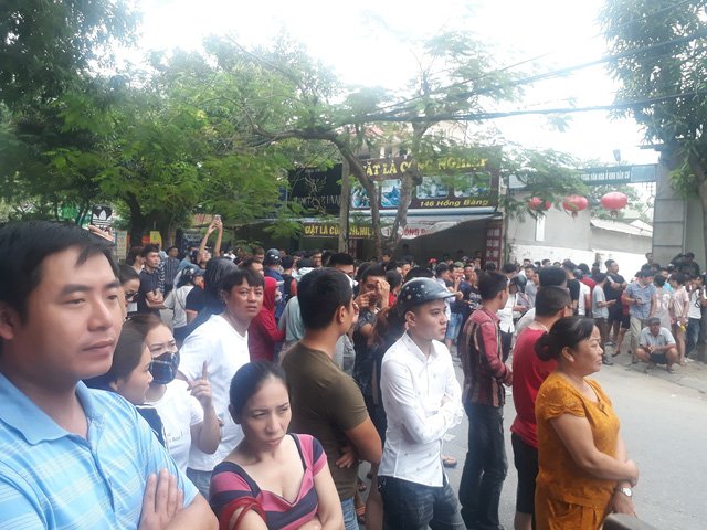 100-canh-sat-va-linh-ban-tia-siet-vong-vay-bat-ke-om-vu-khi-co-thu-tai-nghe-an