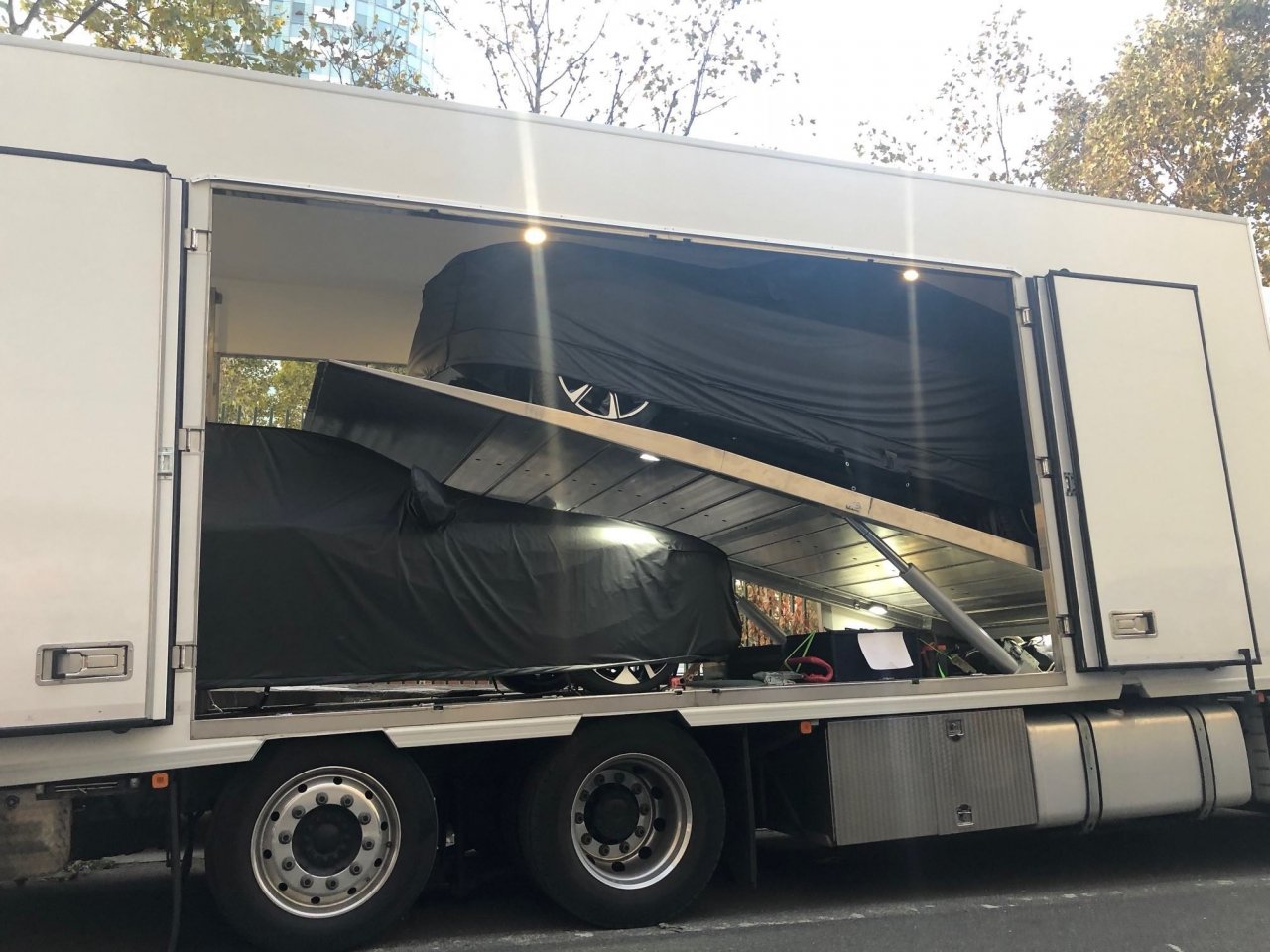 xe-hoi-vin-fast-san-sang-truoc-them-paris-motor-show-2018