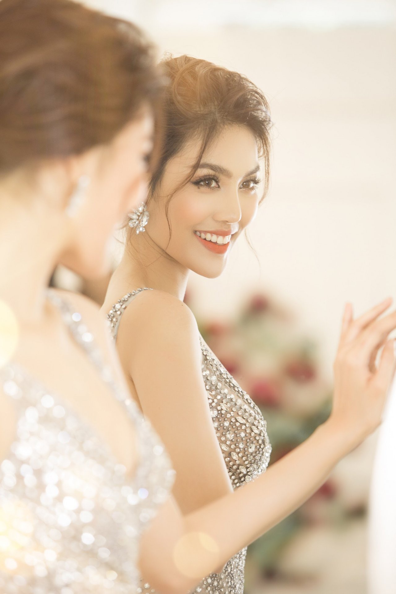 giong-nhu-nha-phuong-lan-khue-cung-he-lo-clip-mac-vay-cuoi-truoc-ngay-len-xe-hoa