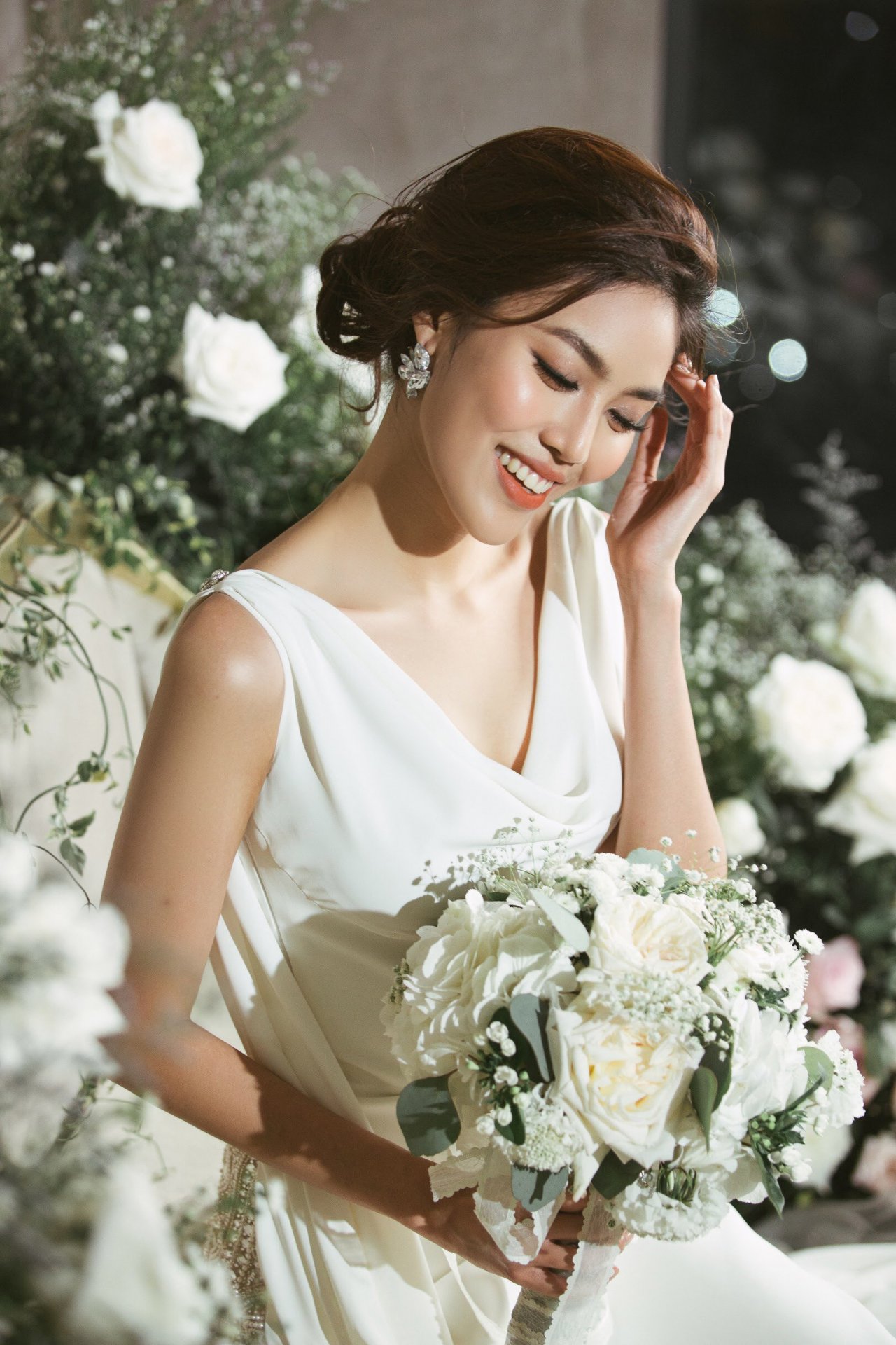 giong-nhu-nha-phuong-lan-khue-cung-he-lo-clip-mac-vay-cuoi-truoc-ngay-len-xe-hoa