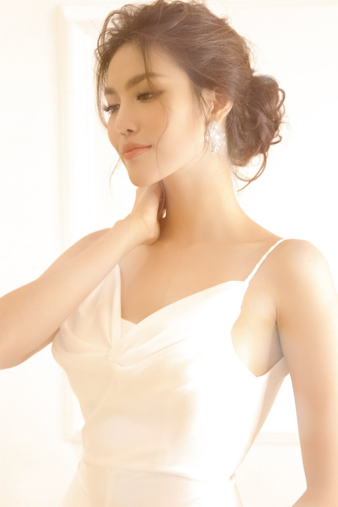 giong-nhu-nha-phuong-lan-khue-cung-he-lo-clip-mac-vay-cuoi-truoc-ngay-len-xe-hoa