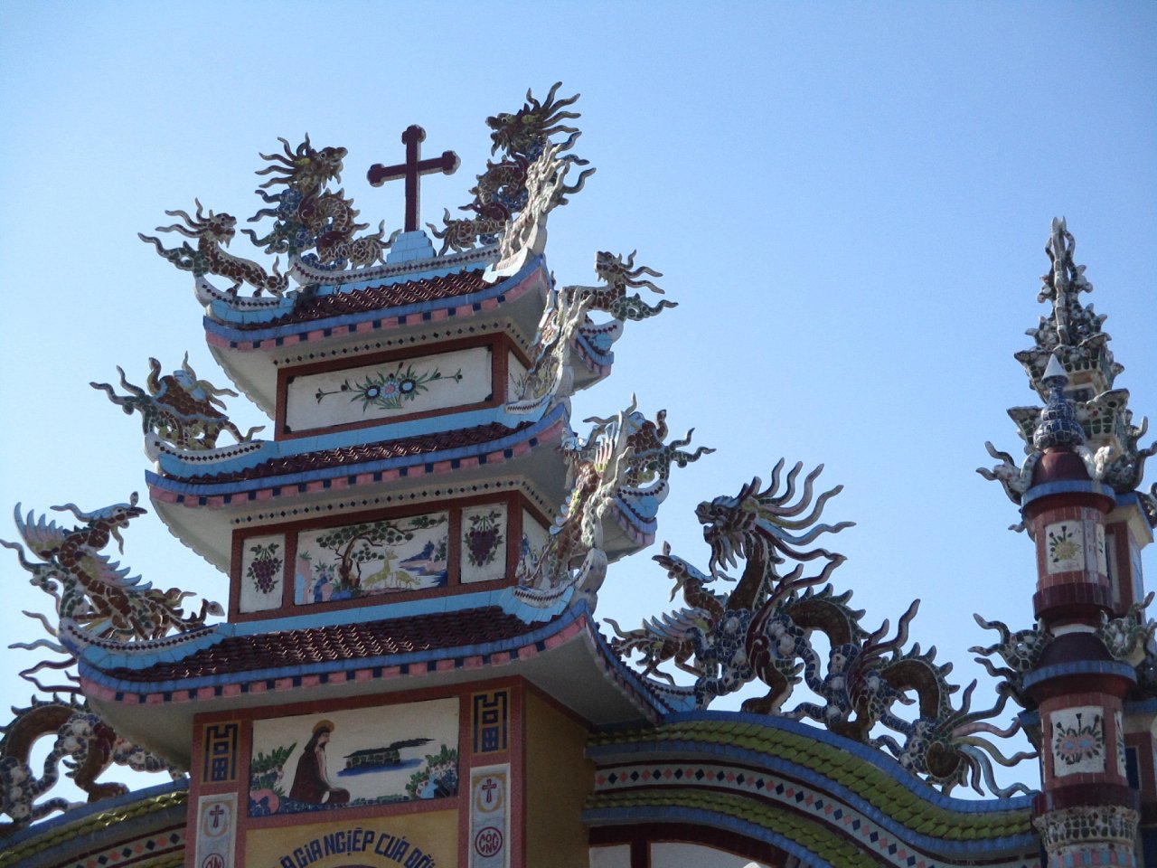 tron-mat-voi-nghe-doc-la-o-xu-hue