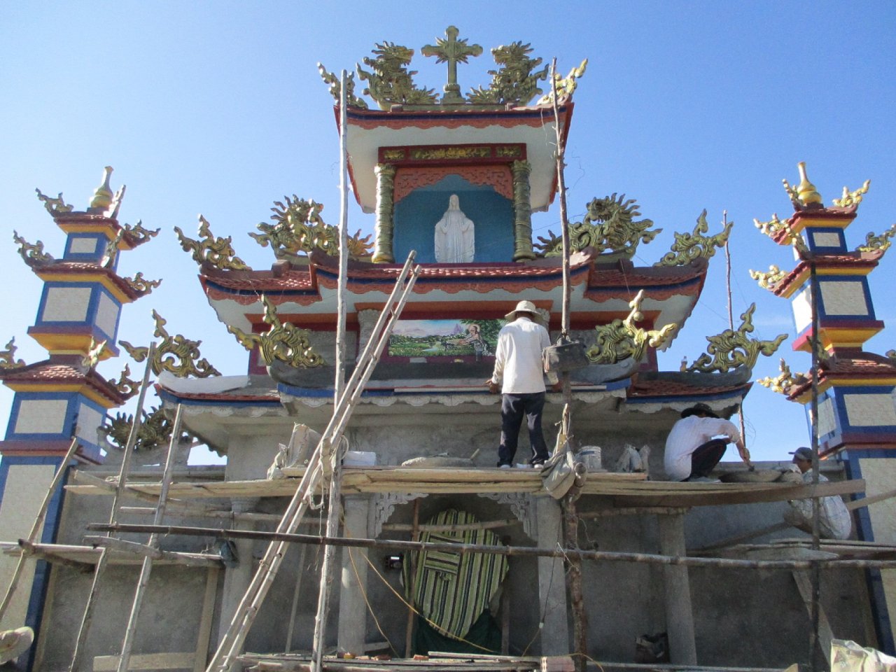tron-mat-voi-nghe-doc-la-o-xu-hue