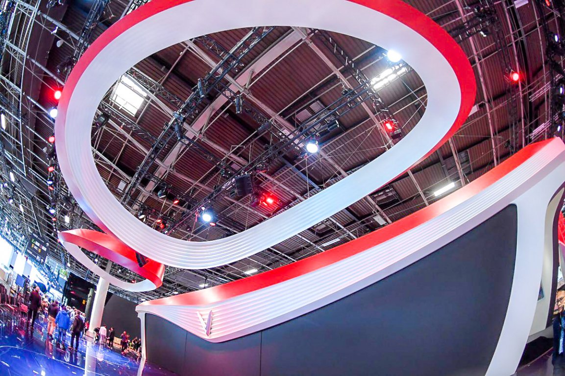 xem-truc-tiep-ra-mat-xe-vinfast-tai-paris-motor-show-2018