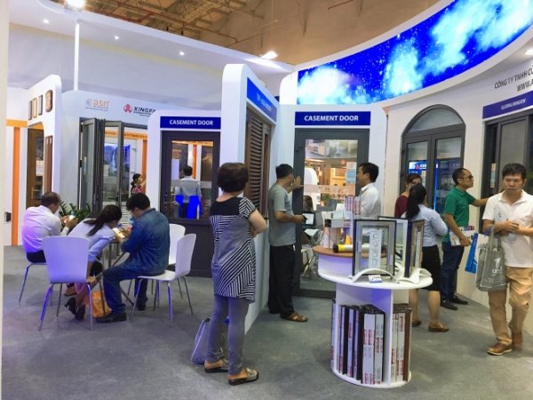 aseanwindow-va-xingfa-hut-khach-tham-quan-tai-vietbuild
