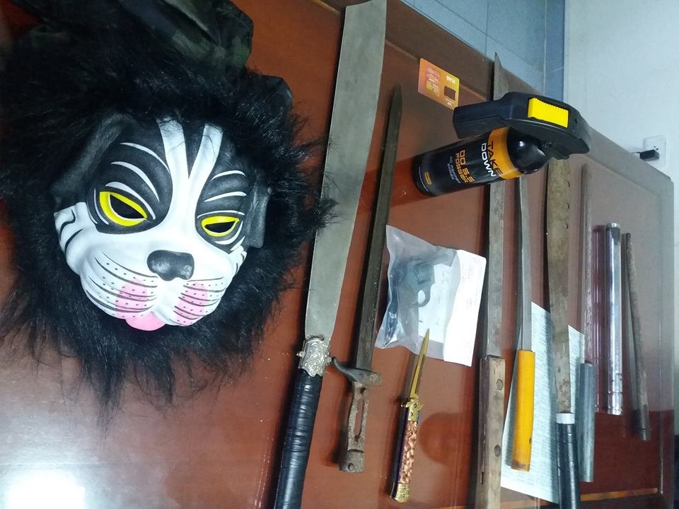 mang-sung-di-bat-coc-con-gai-nha-lanh-ban-cho-quan-karaoke