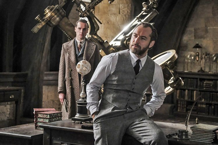 dao-dien-phim-fantastic-beasts-dumbledore-se-co-nhung-canh-dong-tinh-goi-cam
