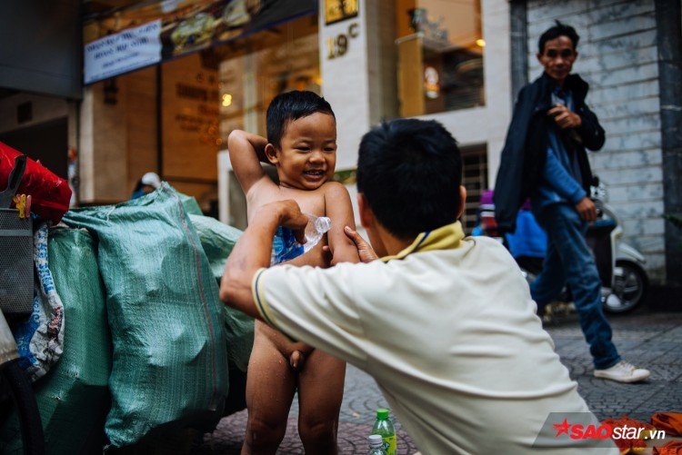 Mỗi ngày với Thịnh đều bắt đầu bằng niềm vui cạnh mẹ.