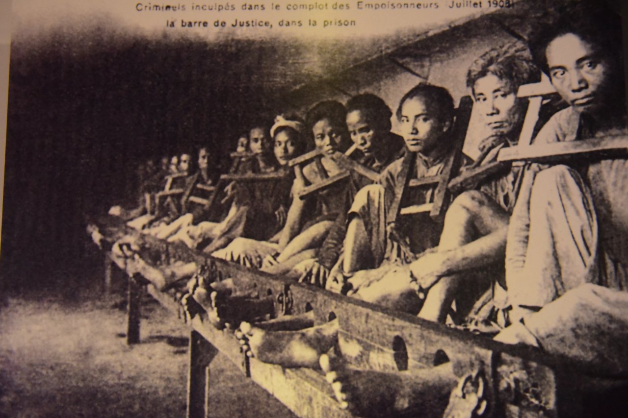 nha-tu-hoa-lo