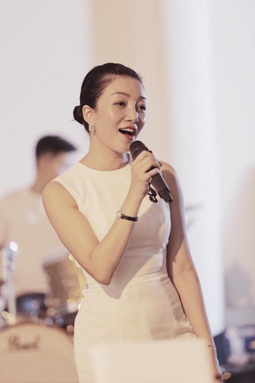 pham-thu-ha-gap-rut-luyen-tap-cho-liveshow-dau-tien-trong-su-nghiep