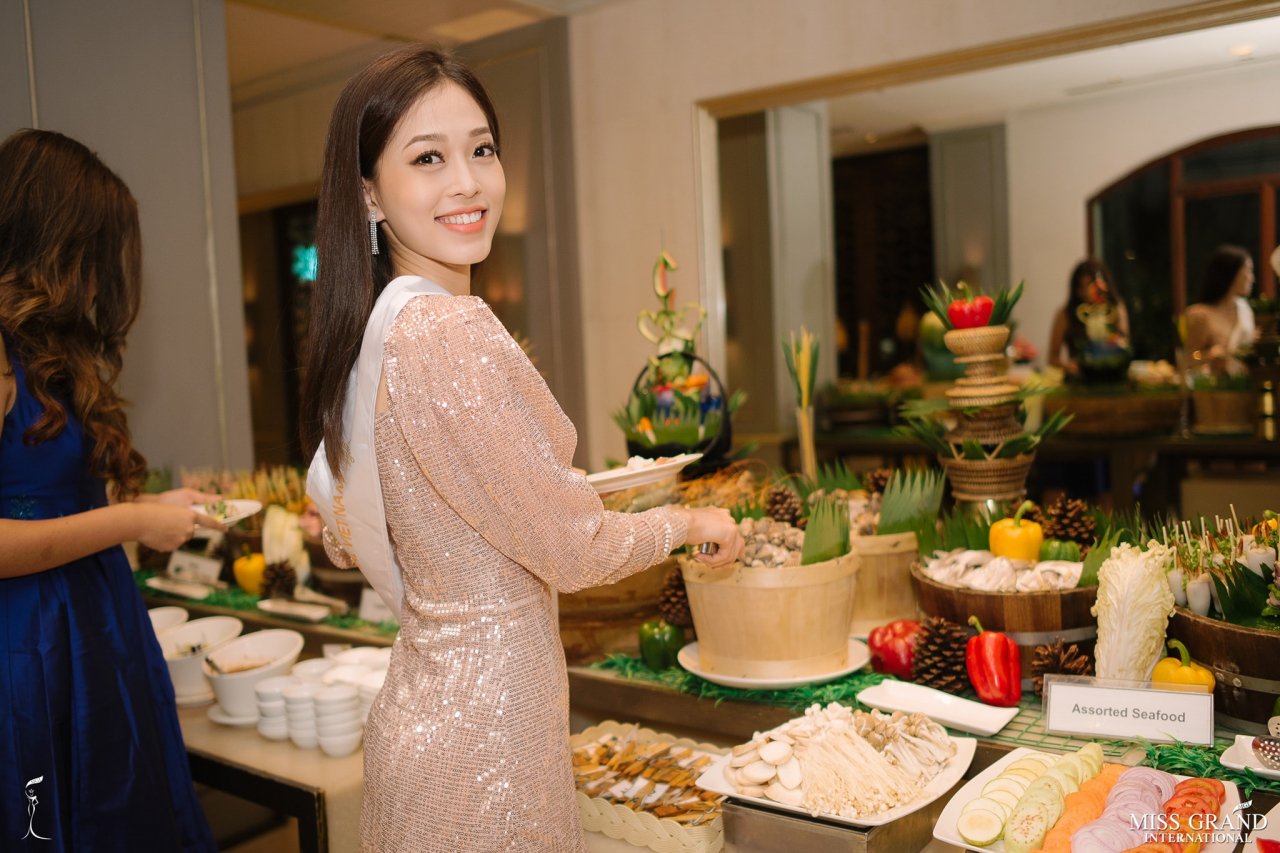 bui-phuong-nga-lien-tuc-chiem-song-tai-miss-grand-international-2018-the-hien-kha-nang-tieng-anh-an-tuong