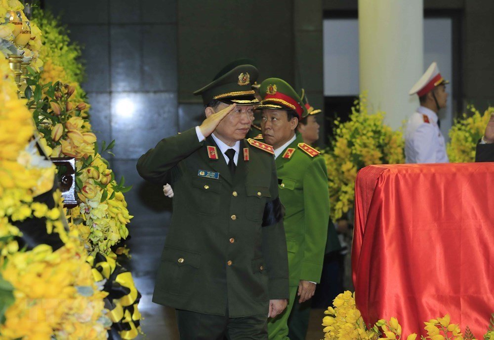 hinh-anh-xuc-dong-tai-le-tang-nguyen-tong-bi-thu-do-muoi
