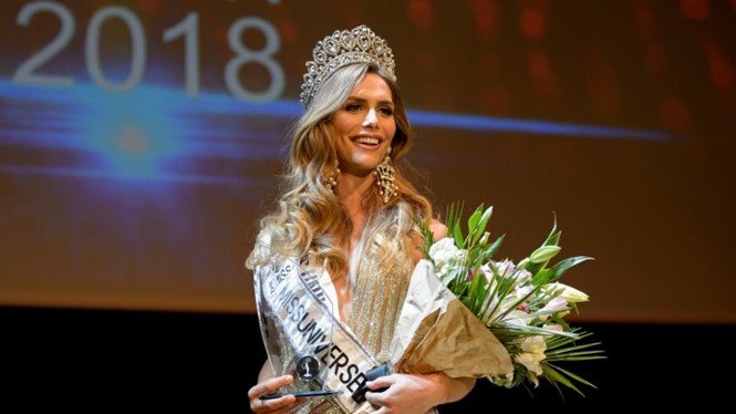 hoa-hau-chuyen-gioi-tay-ban-nha-dap-tra-sac-ben-khi-bi-phan-doi-thi-miss-universe-2018