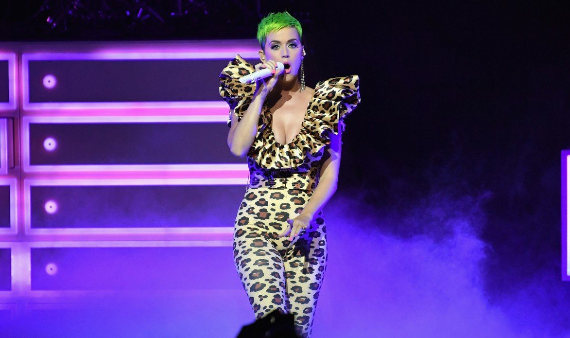 nicki-minaj-dien-bo-canh-cua-ntk-viet-tren-tap-chi-thoi-trang-noi-tieng