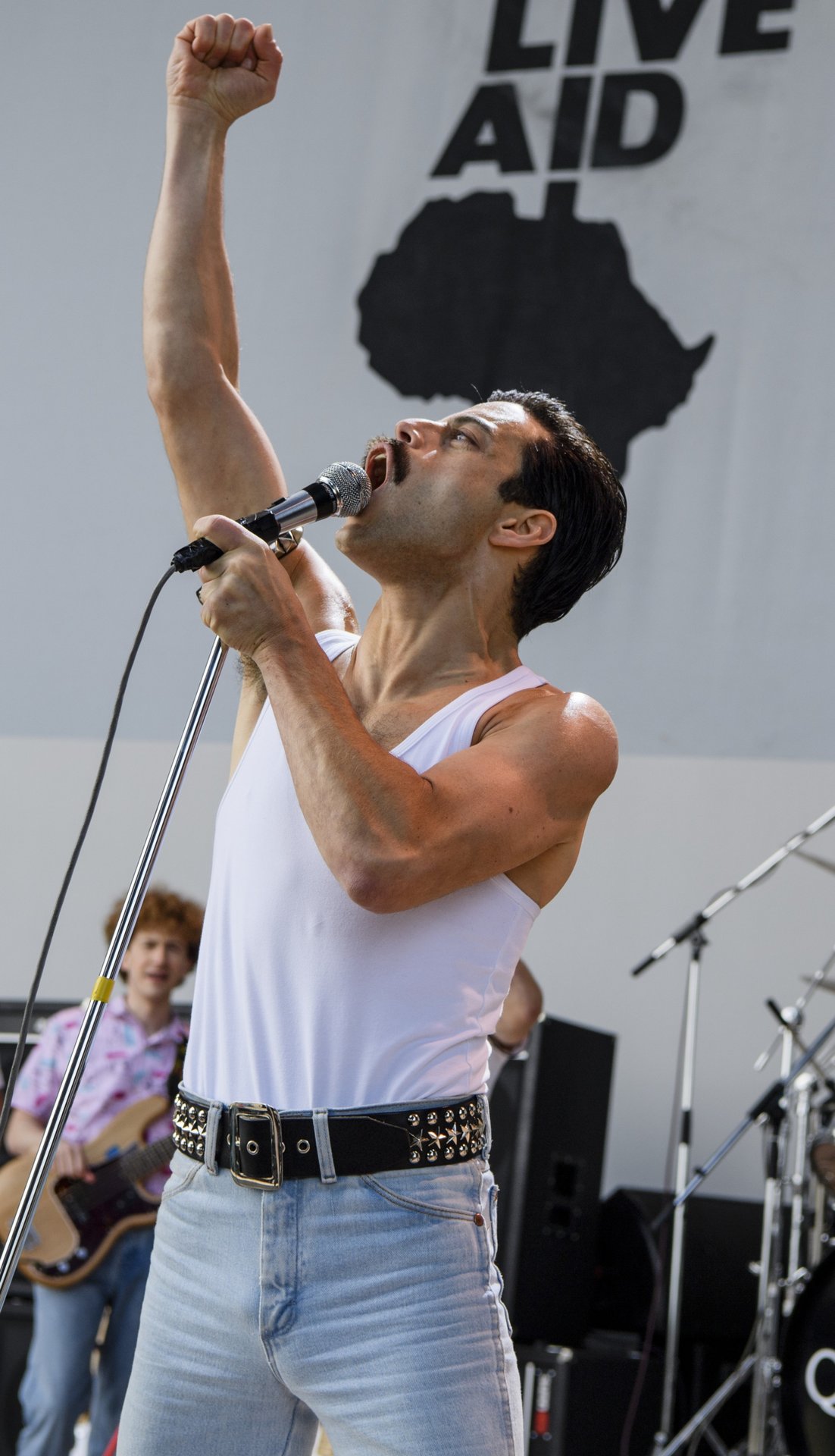 bohemian-rhapsody-lam-sao-de-tro-thanh-freddie-mercury-tren-man-anh-rong