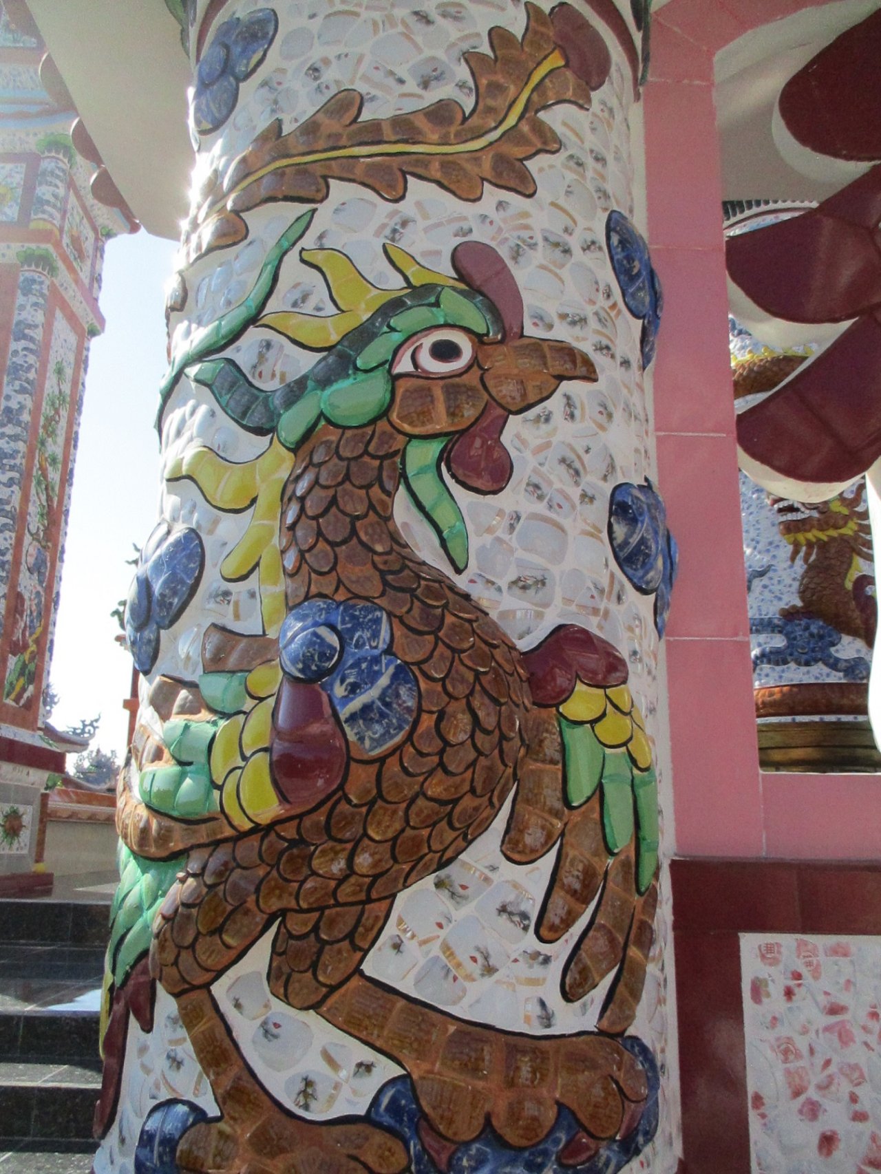 choang-ngop-truoc-nghia-trang-xa-hoa-bac-nhat-viet-nam