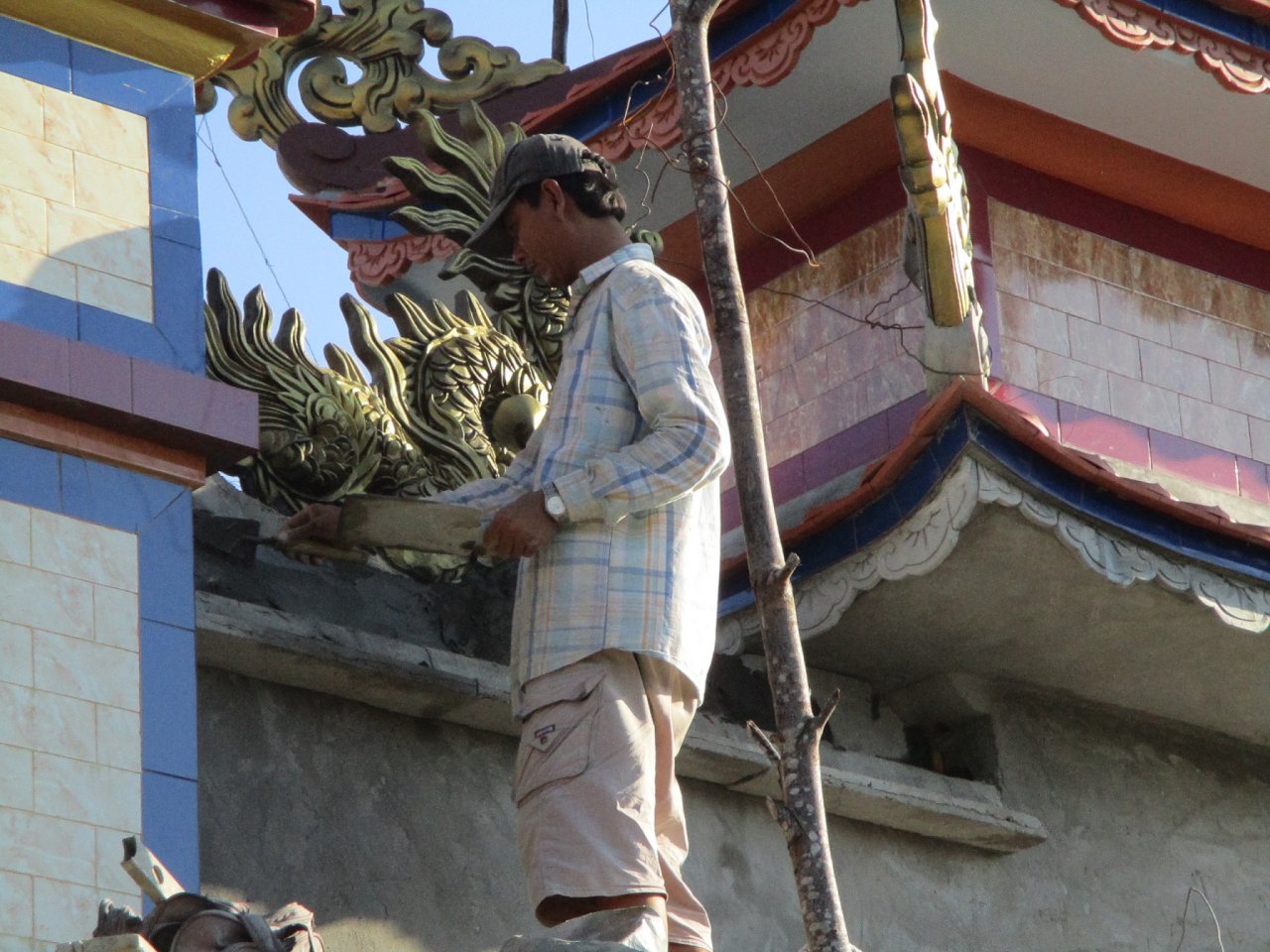 choang-ngop-truoc-nghia-trang-xa-hoa-bac-nhat-viet-nam