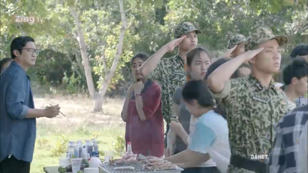 hau-due-mat-troi-viet-nam-hinh-anh-nguoi-linh-xa-la