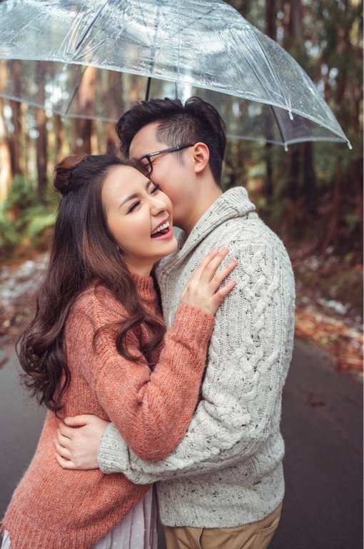Chuyện tình đôi bạn hàng xóm đi nửa vòng trái đất mới gặp nhau