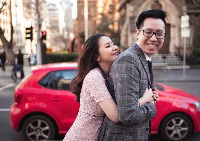 Chuyện tình đôi bạn hàng xóm đi nửa vòng trái đất mới gặp nhau