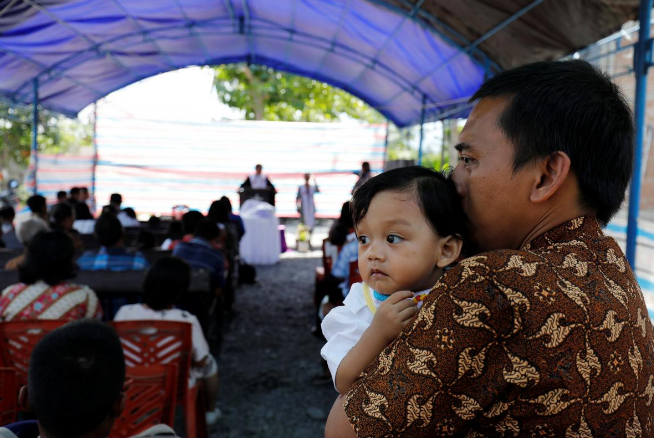 nguoi-dan-noi-gian-vi-indonesia-sap-dung-tim-kiem-nan-nhan-cua-tham-hoa-kep