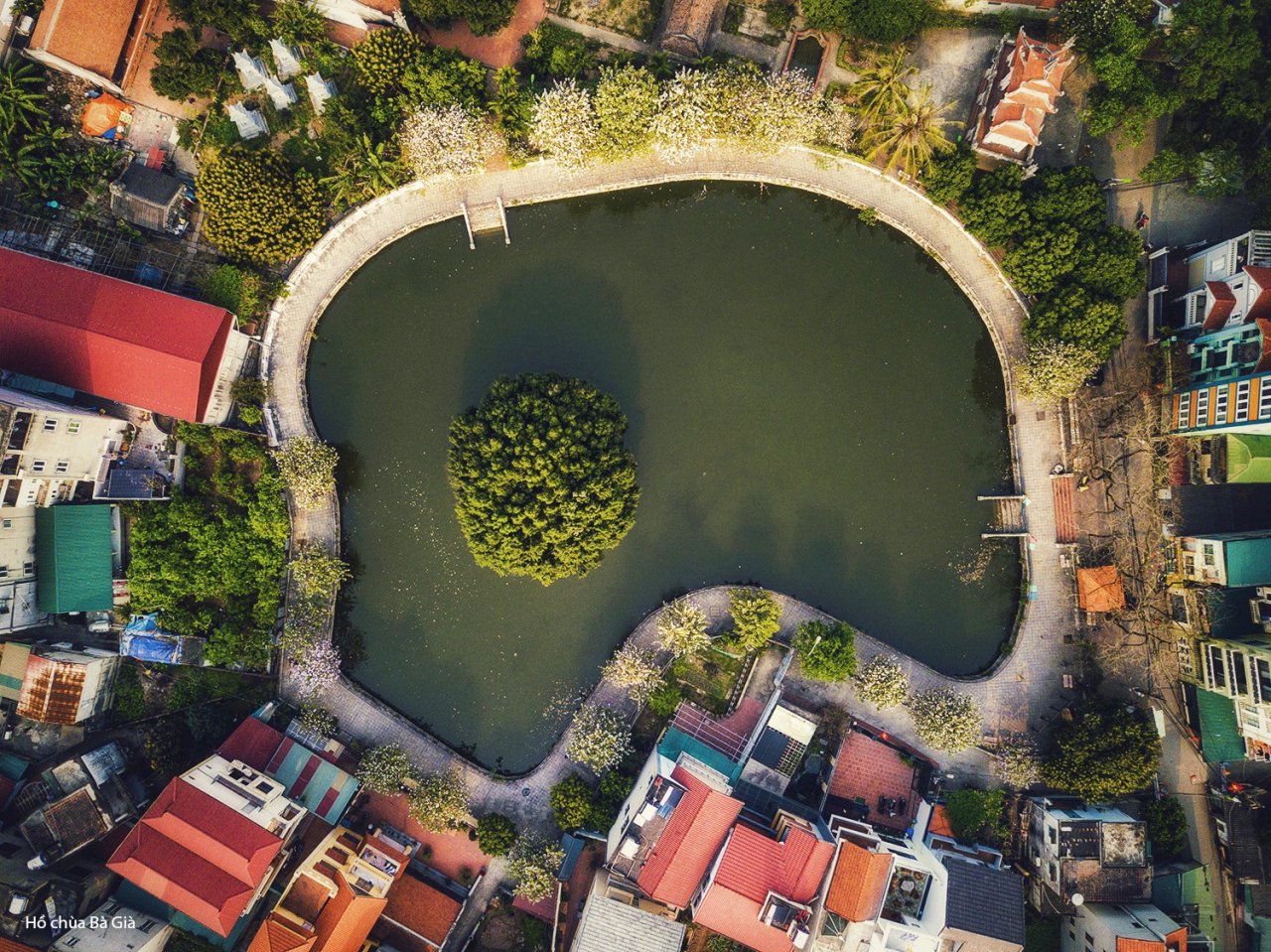 Những ao, hồ, sông ngòi độc đáo ở Hà Nội