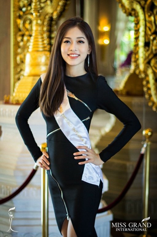 clip-bui-phuong-nga-tu-tin-khoe-giong-hat-trong-ca-khuc-hello-vietnam-tren-san-khau-miss-grand-international-2018