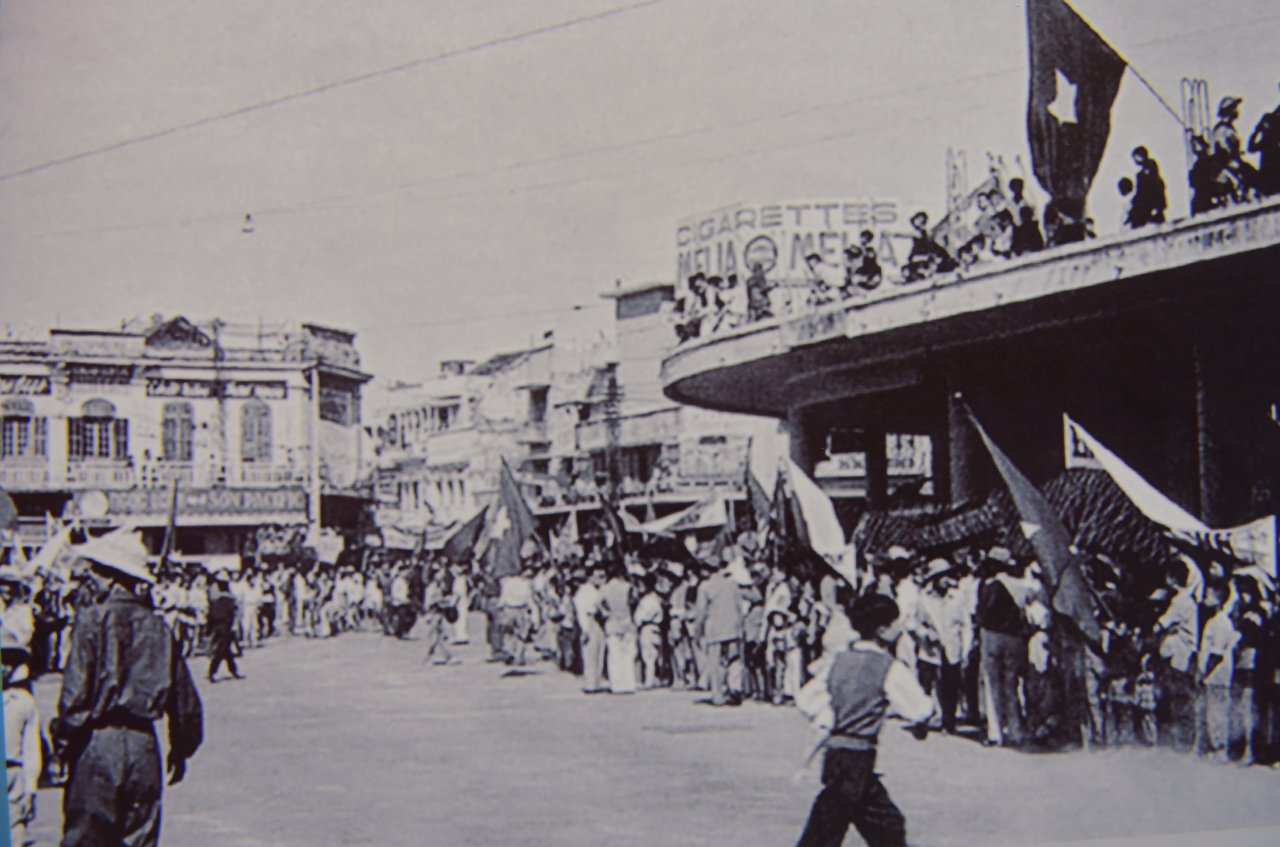 hinh-anh-ve-nhung-dia-danh-lich-su-gan-lien-voi-ngay-giai-phong-thu-do-ngay-ay-va-bay-gio