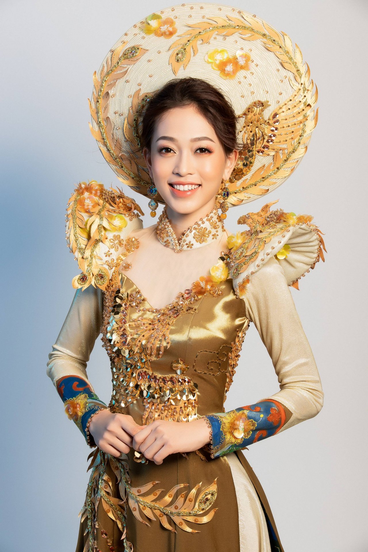 a-hau-phuong-nga-chinh-thuc-he-lo-trang-phuc-dan-toc-tai-miss-grand-international-2018